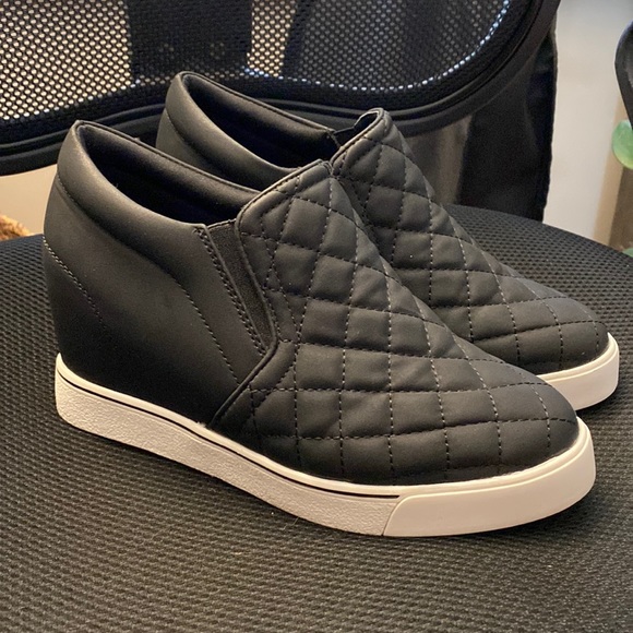 Black ‘Runner Like’ Heel - Picture 1 of 5